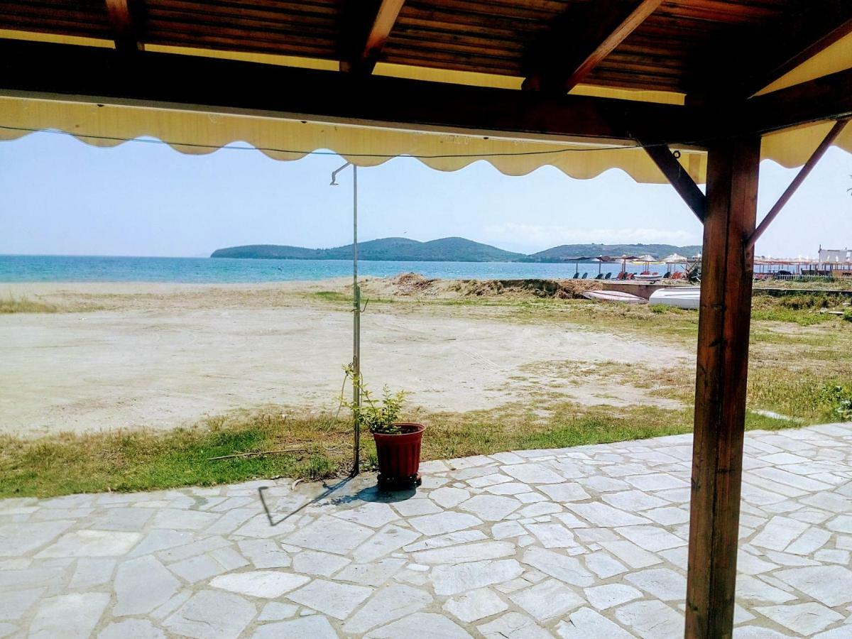 Retro Beach House Néa Péramos Exterior foto